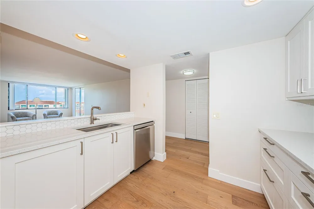 6322 PALMA DEL MAR BOULEVARD S #705 St Petersburg, FL 33715