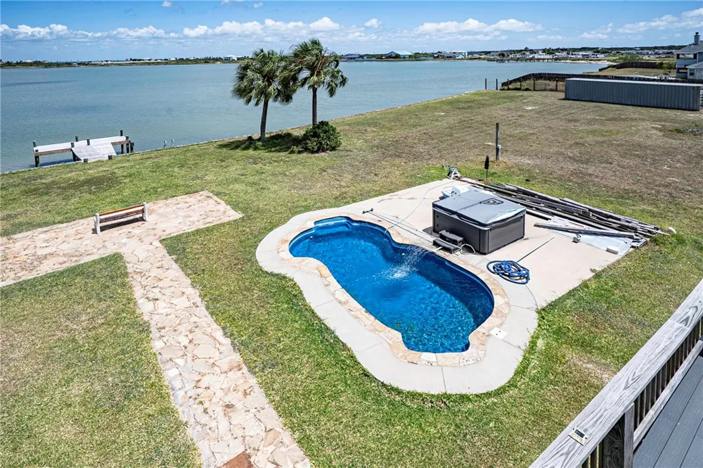 401 Old Salt Lake Rockport, TX 78382
