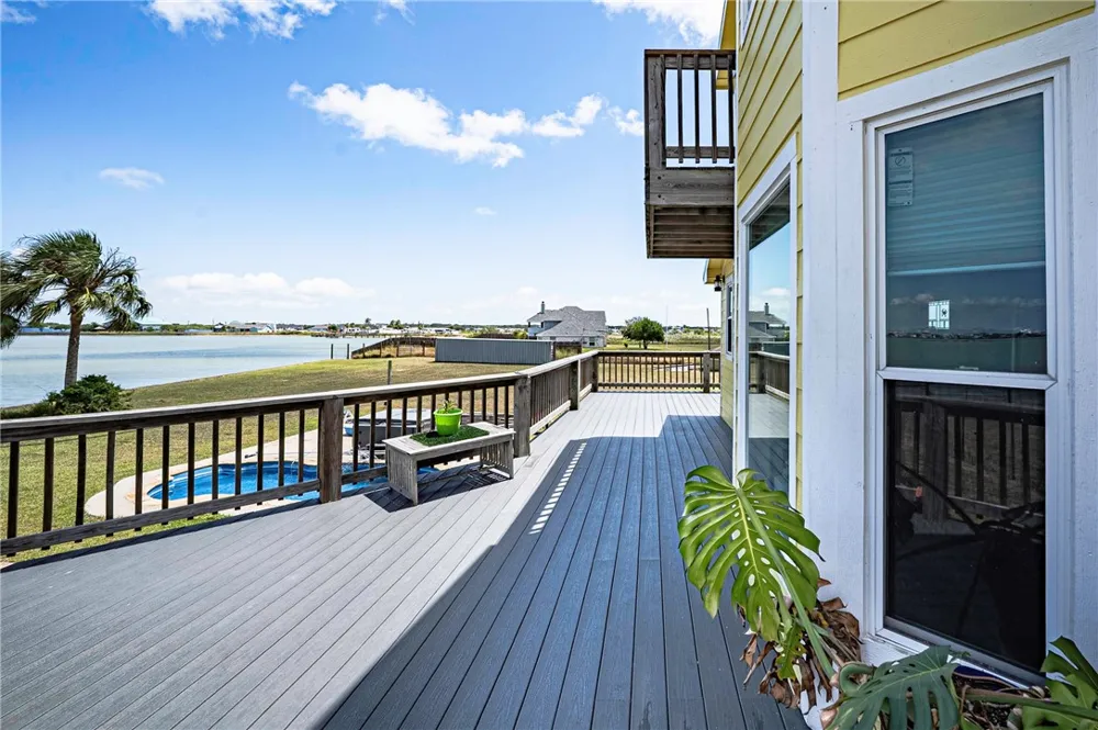 401 Old Salt Lake Rockport, TX 78382