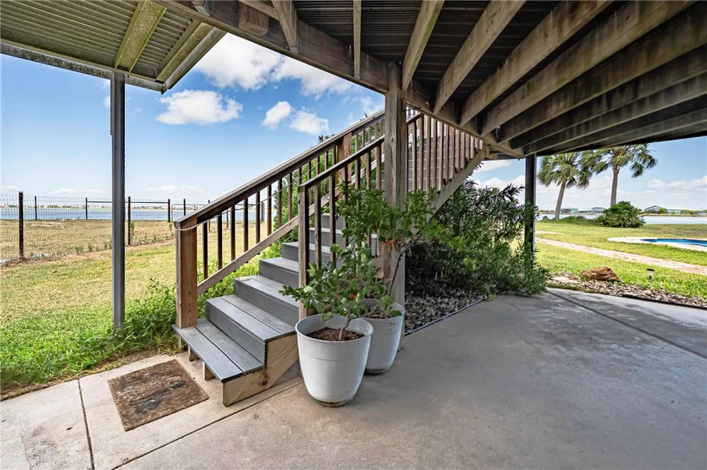 401 Old Salt Lake Rockport, TX 78382