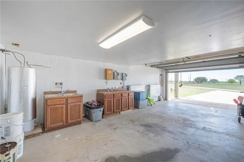 401 Old Salt Lake Rockport, TX 78382