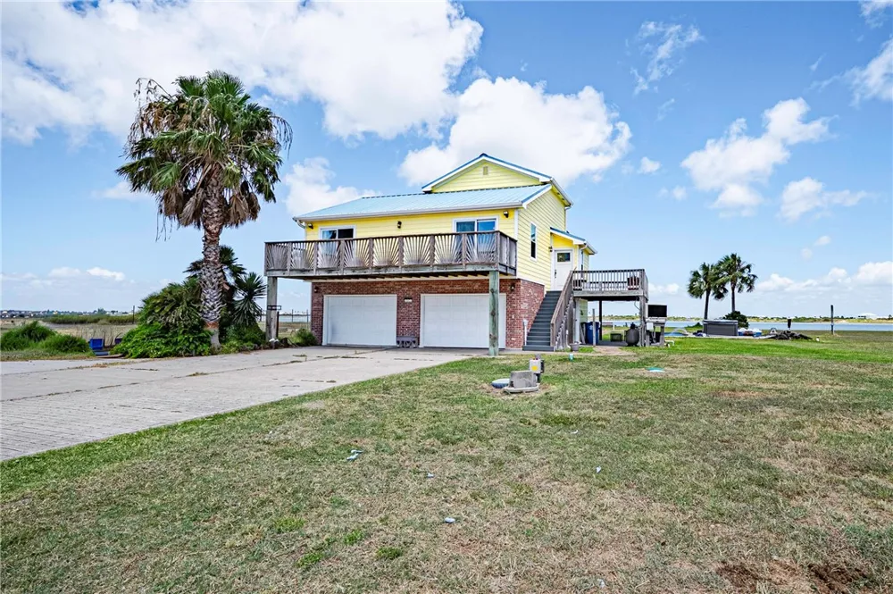 401 Old Salt Lake Rockport, TX 78382