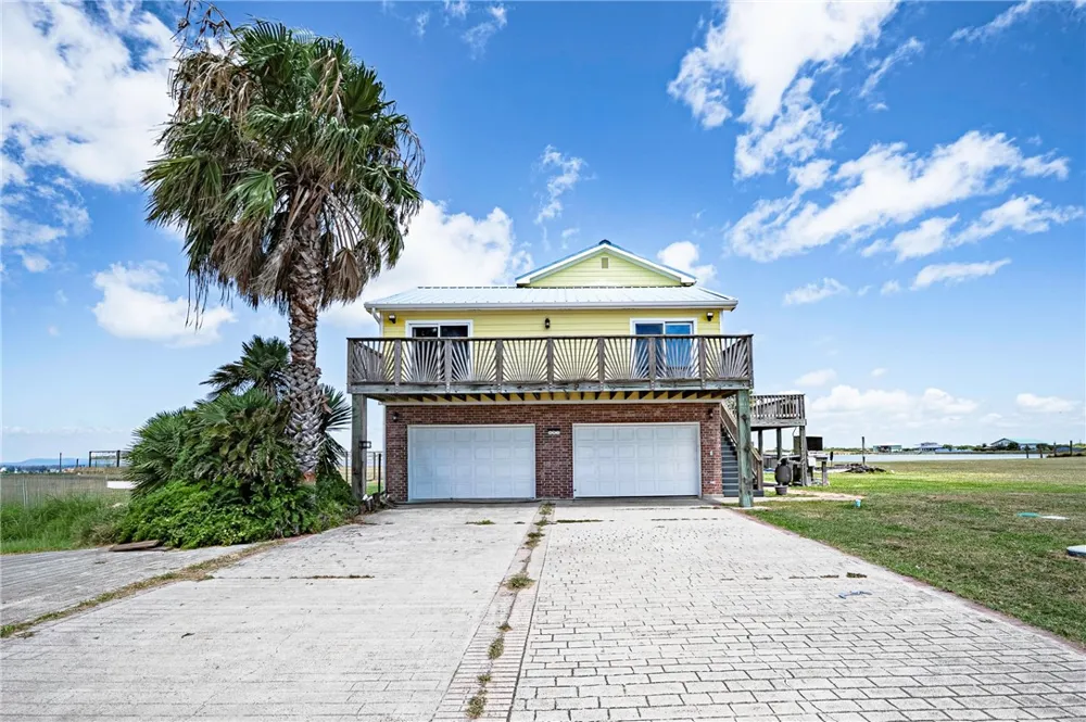 401 Old Salt Lake Rockport, TX 78382