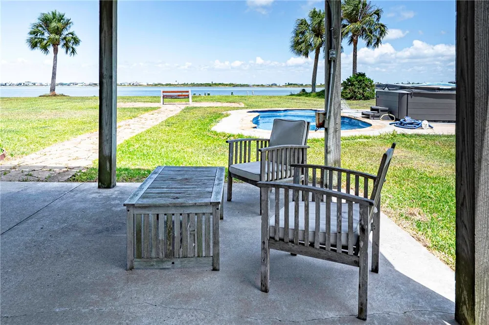 401 Old Salt Lake Rockport, TX 78382