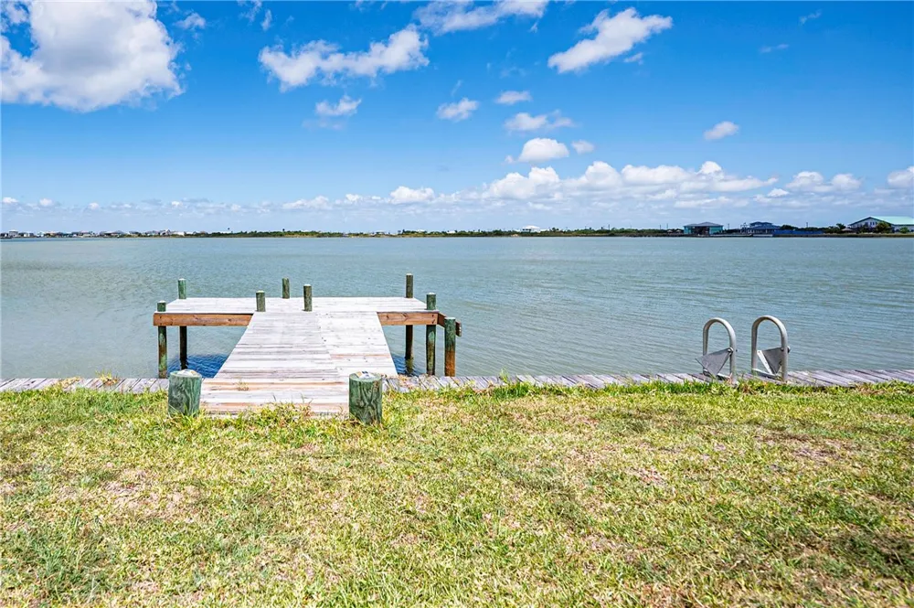 401 Old Salt Lake Rockport, TX 78382