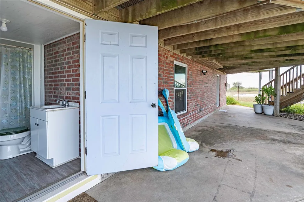 401 Old Salt Lake Rockport, TX 78382