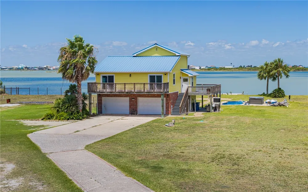 401 Old Salt Lake Rockport, TX 78382