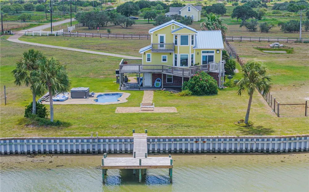 401 Old Salt Lake Rockport, TX 78382