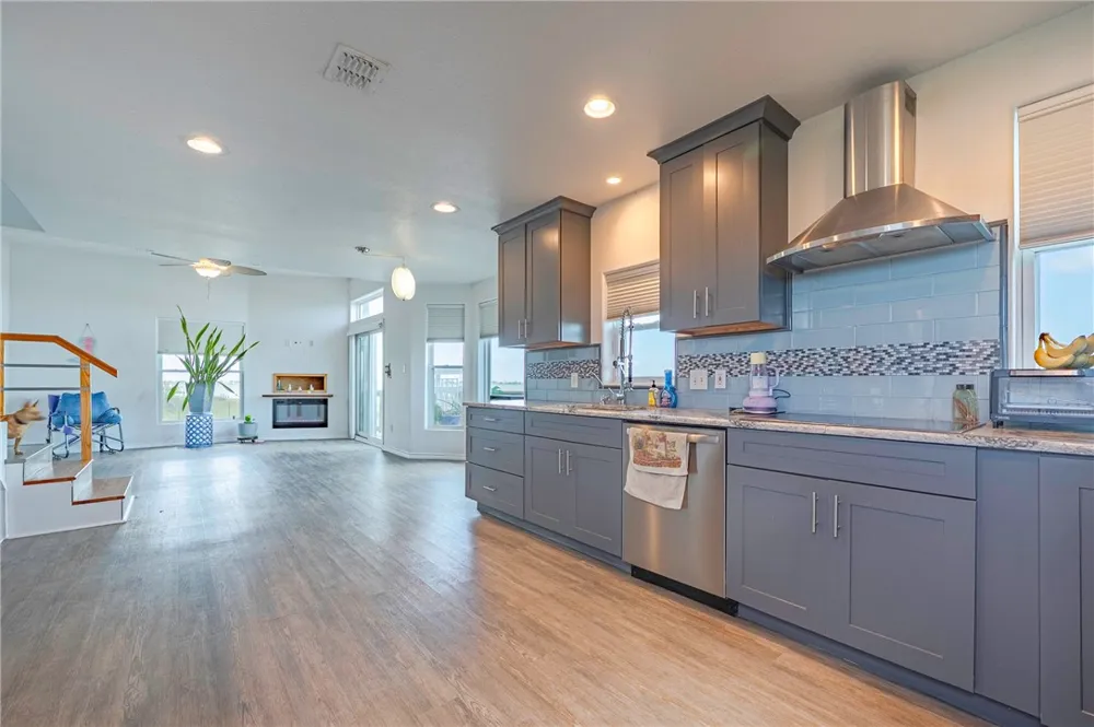 401 Old Salt Lake Rockport, TX 78382