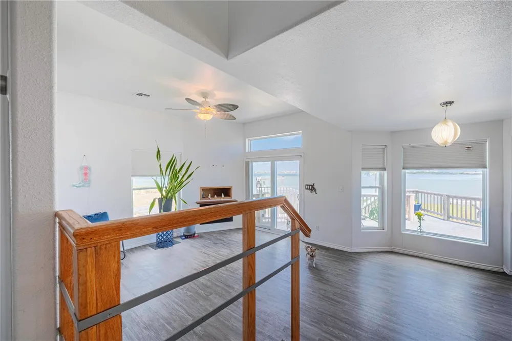 401 Old Salt Lake Rockport, TX 78382