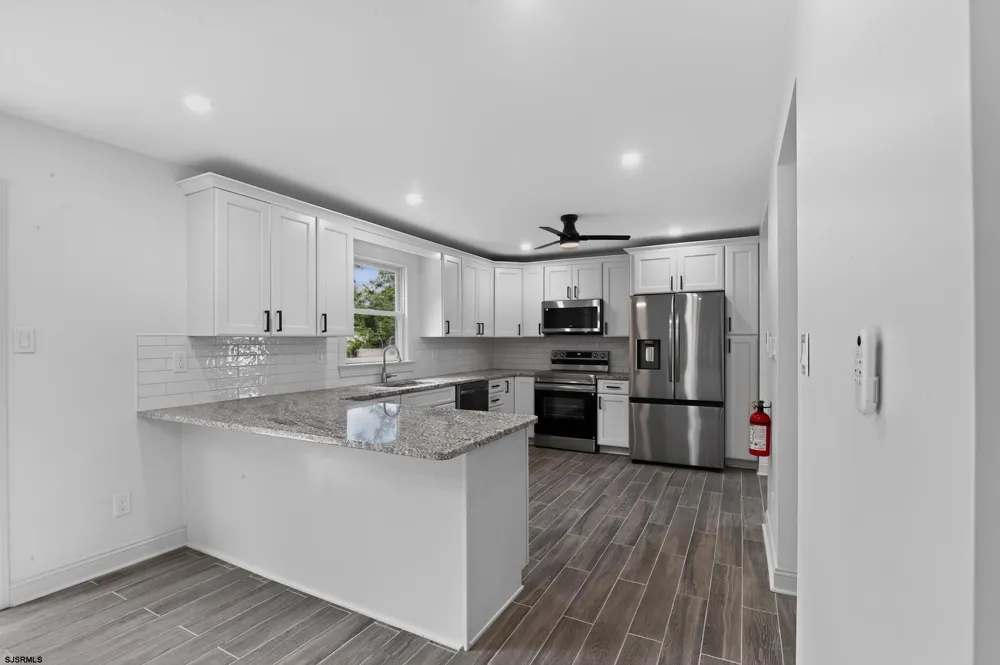 12 Oakview Dr Northfield, NJ 08225