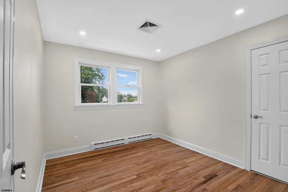 12 Oakview Dr Northfield, NJ 08225