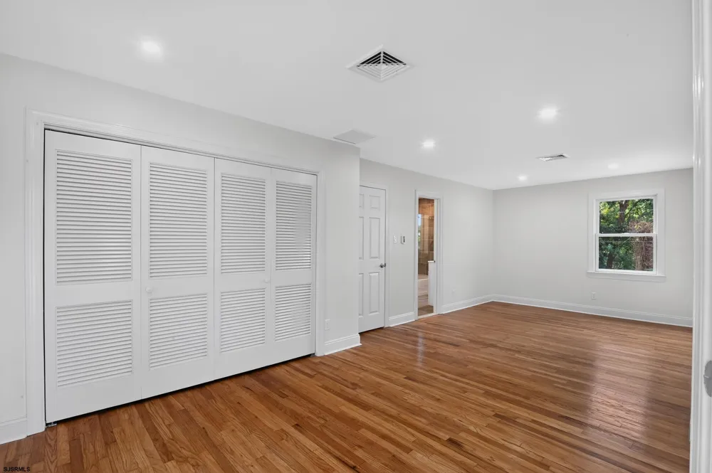 12 Oakview Dr Northfield, NJ 08225