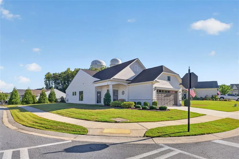 5939 Rollingwood Way Hoschton, GA 30548