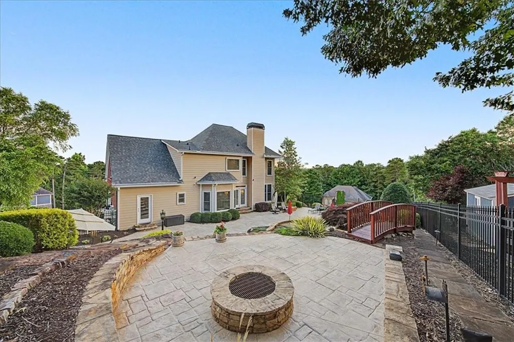 20 Lake Overlook Drive White, GA 30184
