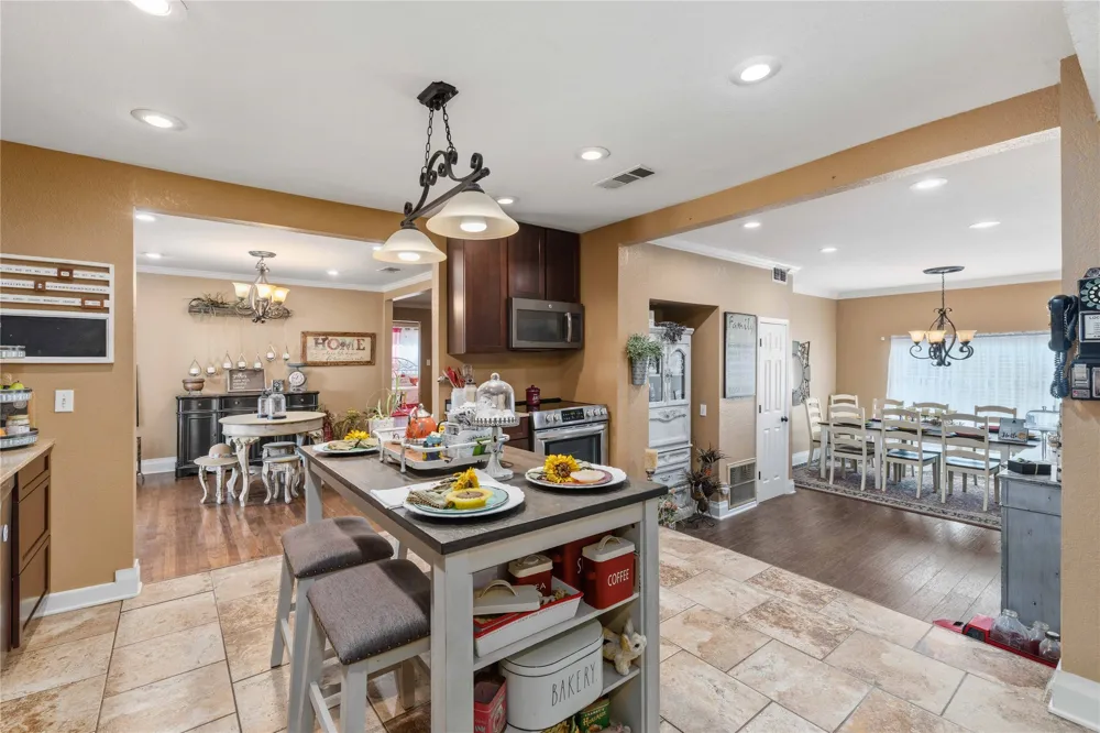 901 W Wrights Avenue Comanche, TX 76442