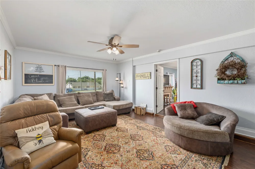 901 W Wrights Avenue Comanche, TX 76442