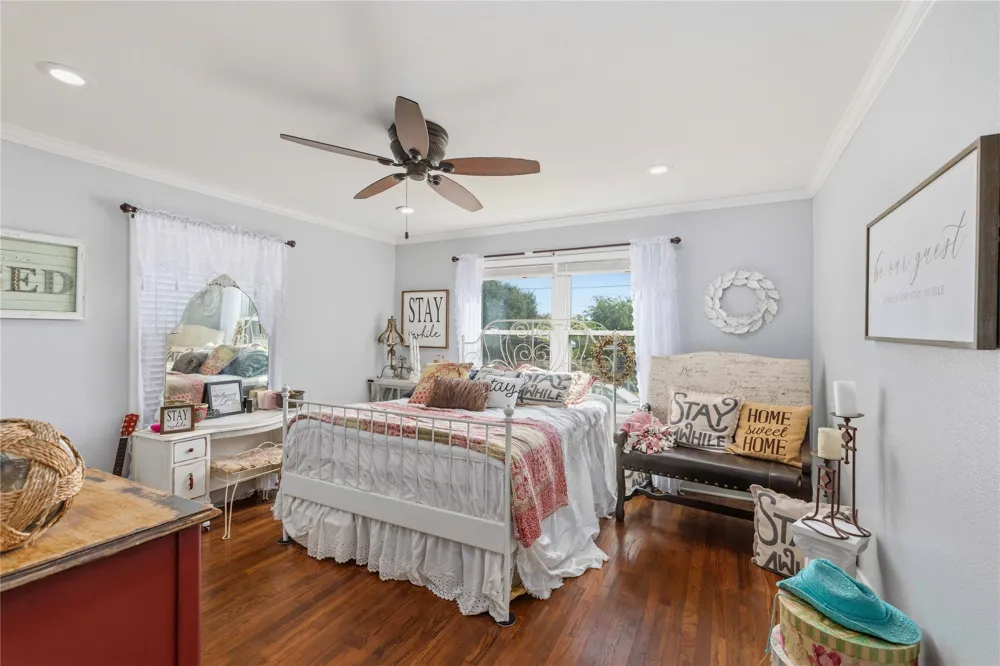901 W Wrights Avenue Comanche, TX 76442