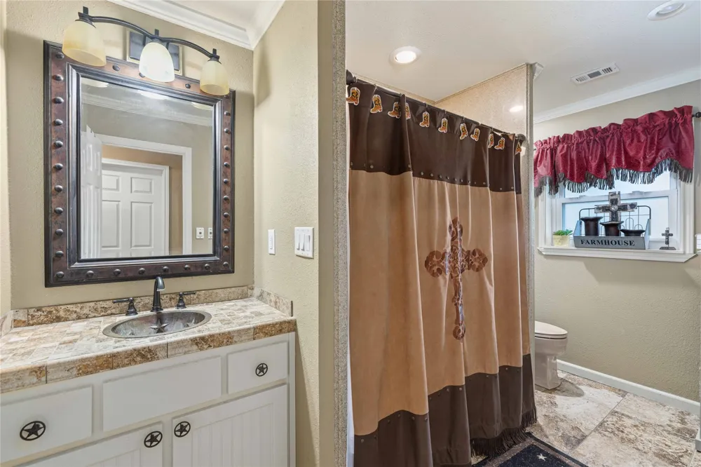 901 W Wrights Avenue Comanche, TX 76442