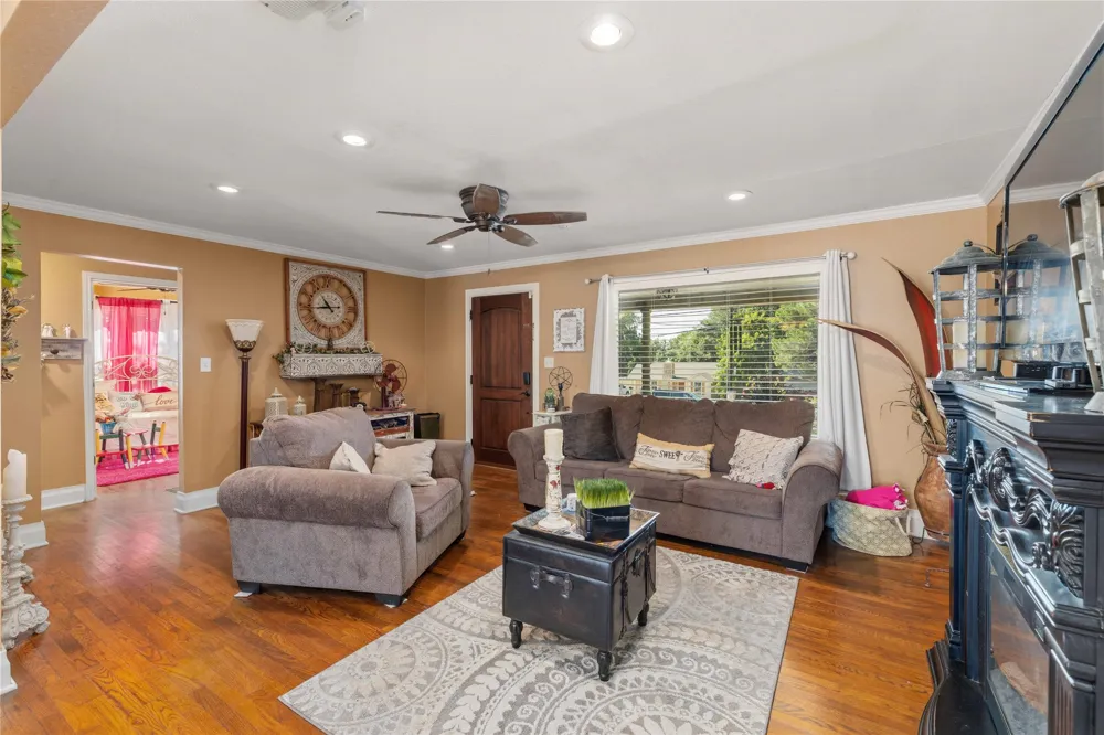 901 W Wrights Avenue Comanche, TX 76442