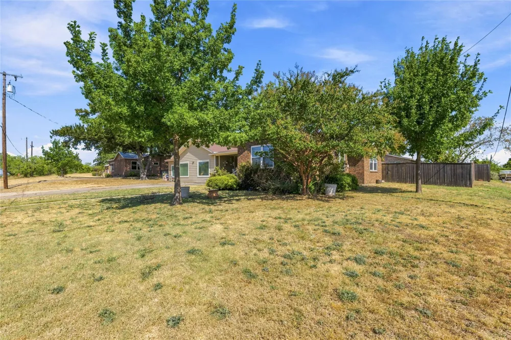 901 W Wrights Avenue Comanche, TX 76442