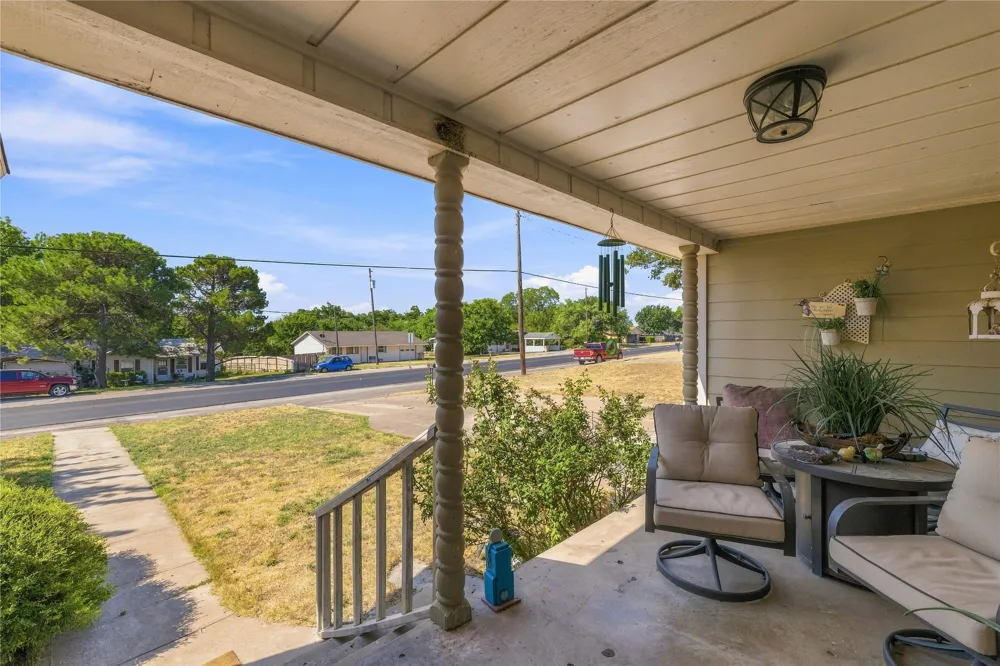 901 W Wrights Avenue Comanche, TX 76442