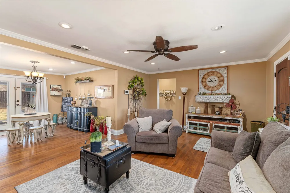 901 W Wrights Avenue Comanche, TX 76442
