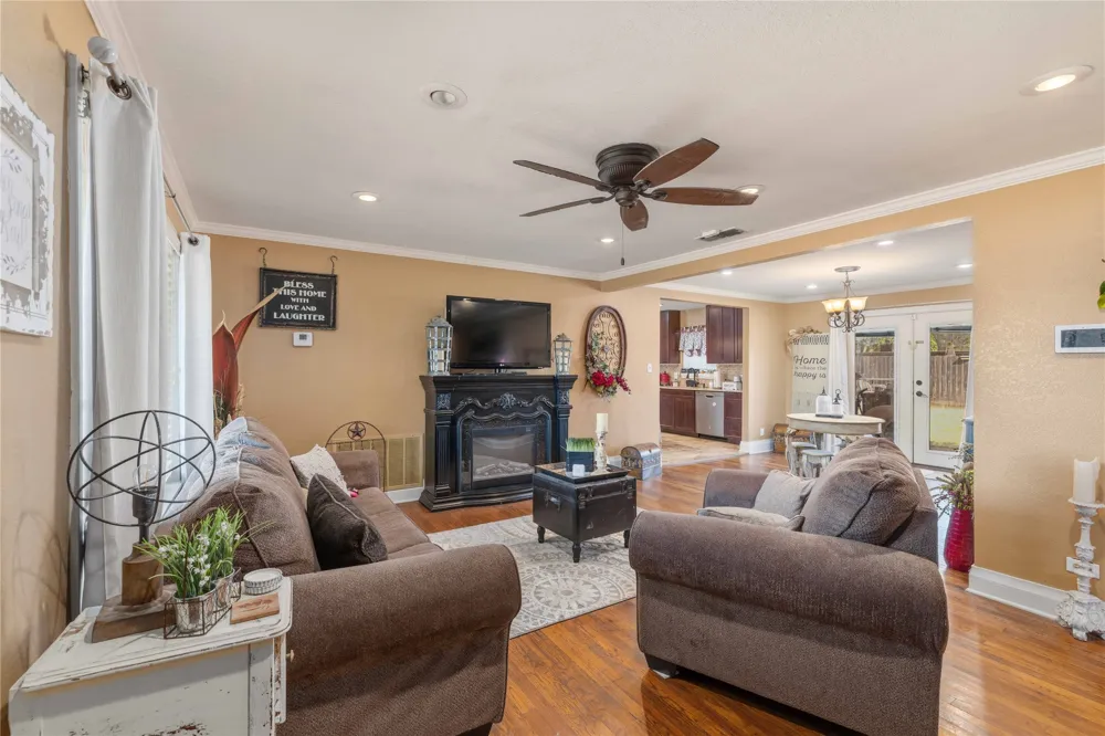 901 W Wrights Avenue Comanche, TX 76442