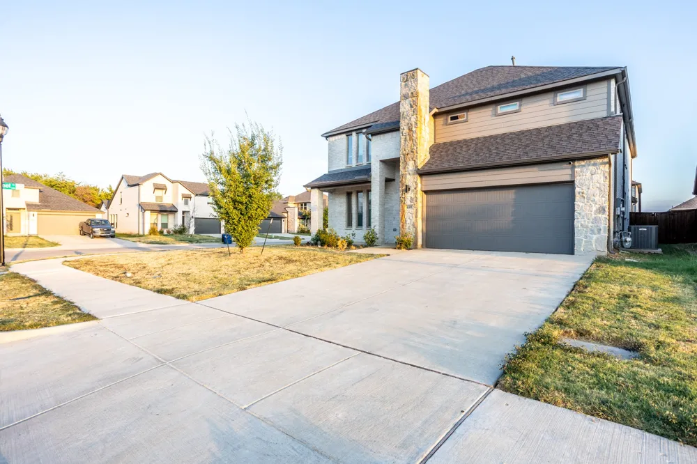 659 Bethpage Drive Red Oak, TX 75154