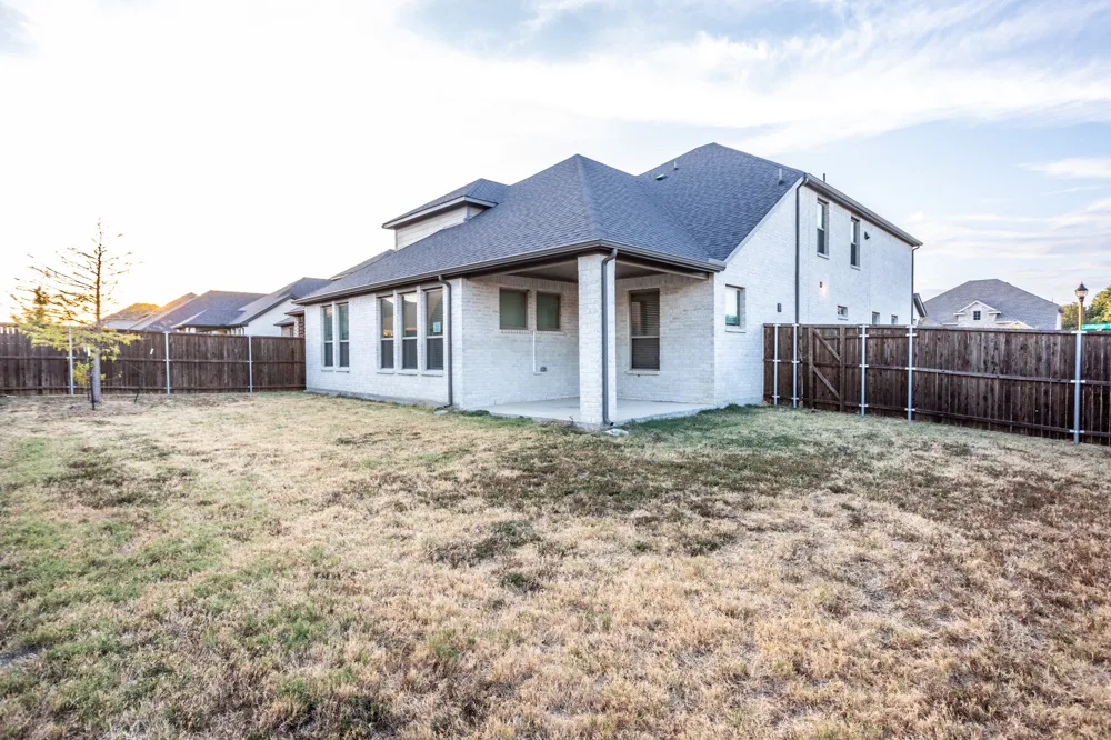 659 Bethpage Drive Red Oak, TX 75154