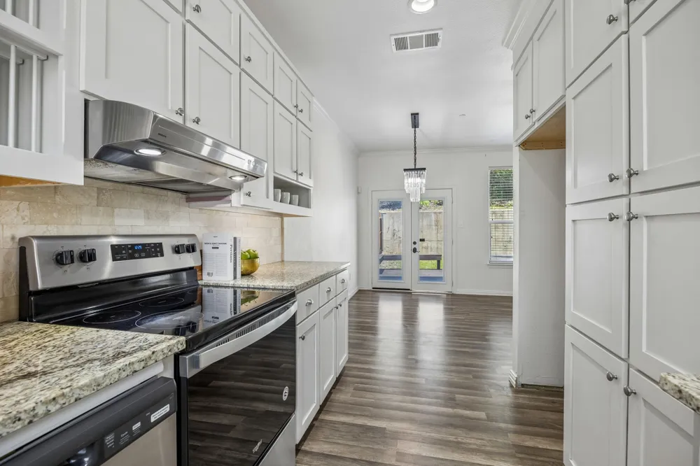 2113 Parkview Carrollton, TX 75006