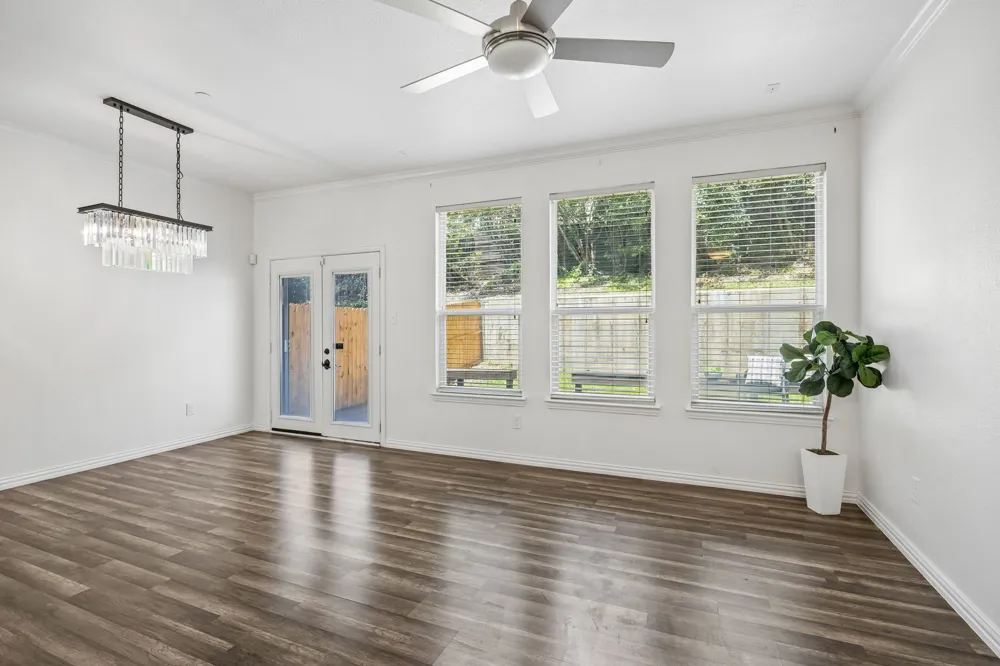 2113 Parkview Carrollton, TX 75006