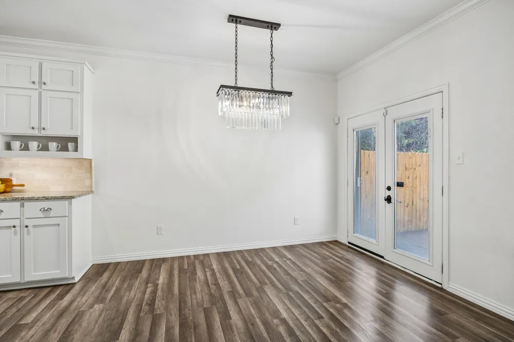 2113 Parkview Carrollton, TX 75006