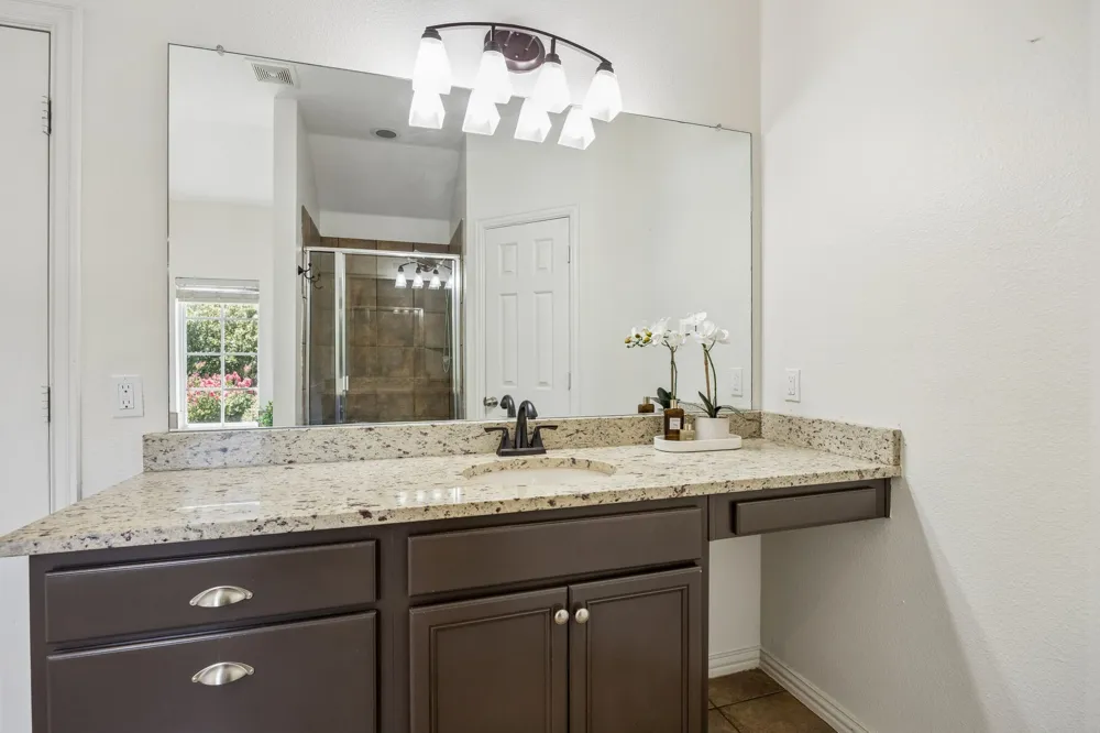 2113 Parkview Carrollton, TX 75006