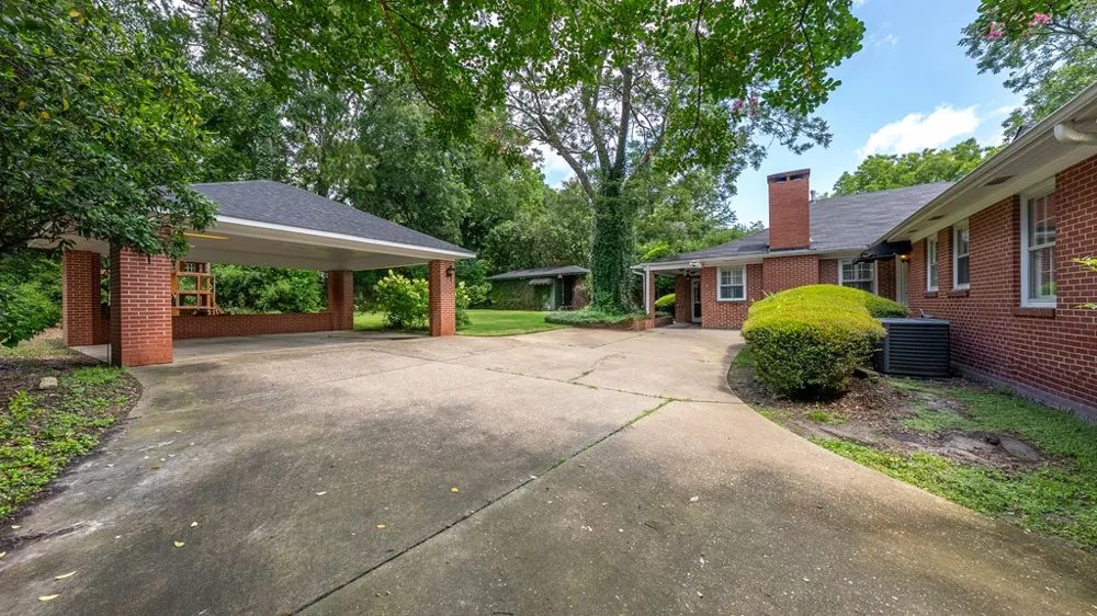 1615 Iris Drive Columbus, GA 31906