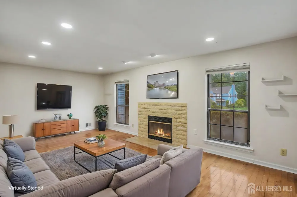 1901 Deerfield Drive Edison, NJ 08820