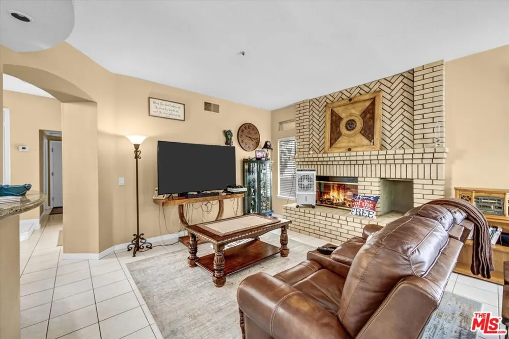 6941 E Pinnacle Pointe Orange, CA 92869