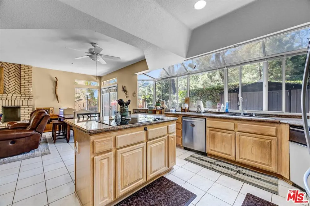 6941 E Pinnacle Pointe Orange, CA 92869