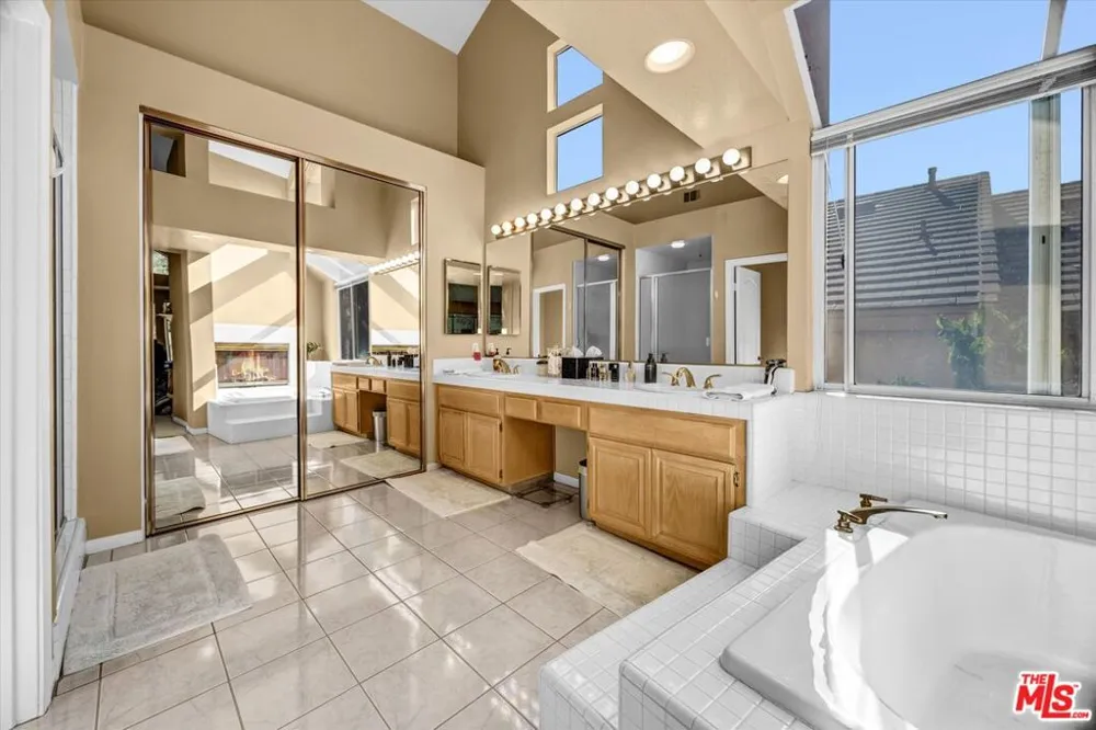 6941 E Pinnacle Pointe Orange, CA 92869