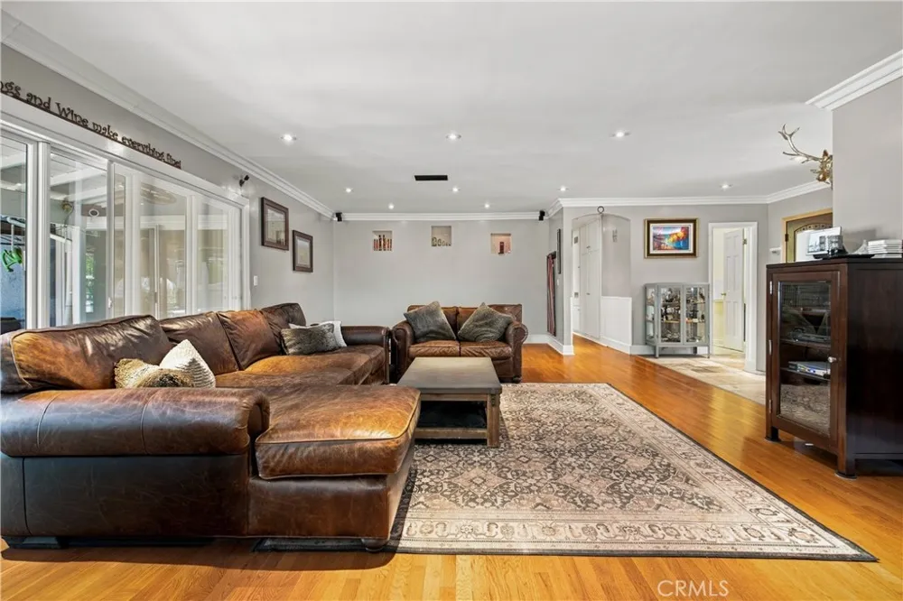6546 Shoup Avenue West Hills, CA 91307