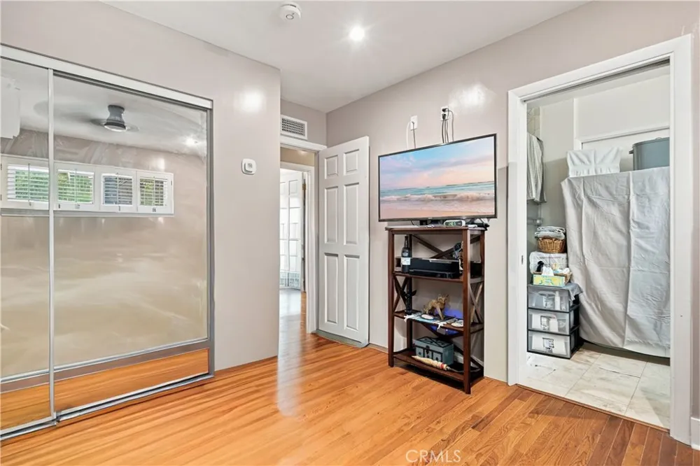 6546 Shoup Avenue West Hills, CA 91307