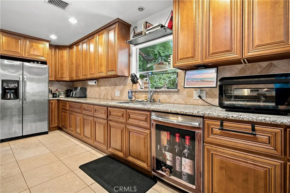 6546 Shoup Avenue West Hills, CA 91307