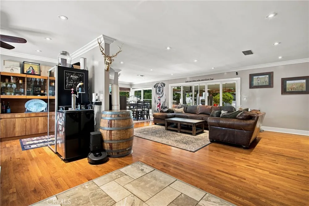6546 Shoup Avenue West Hills, CA 91307