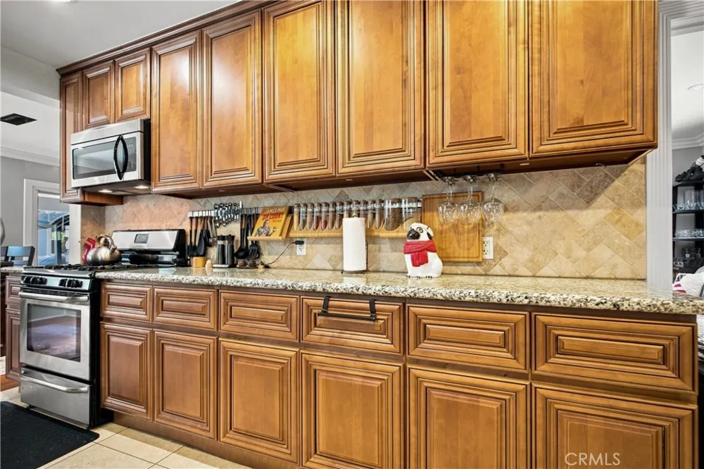 6546 Shoup Avenue West Hills, CA 91307