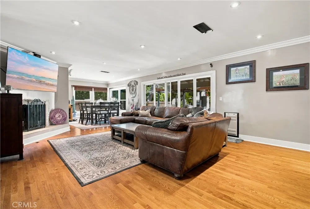 6546 Shoup Avenue West Hills, CA 91307