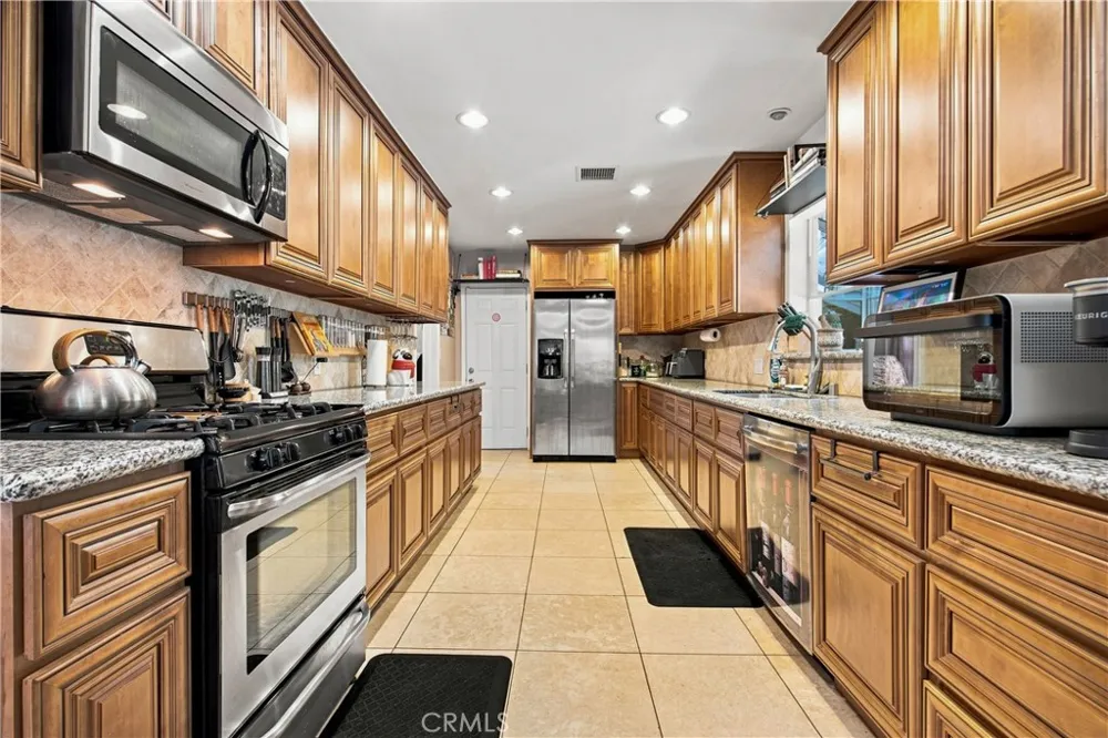 6546 Shoup Avenue West Hills, CA 91307