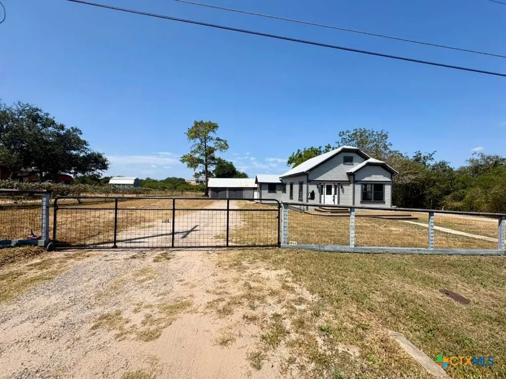 134 E North Street Goliad, TX 77963
