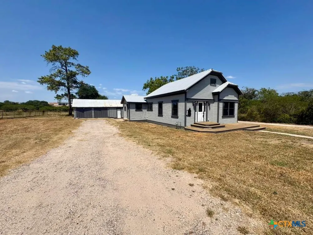 134 E North Street Goliad, TX 77963