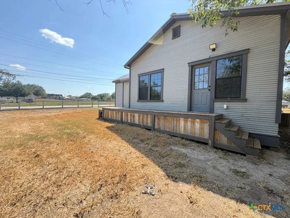 134 E North Street Goliad, TX 77963