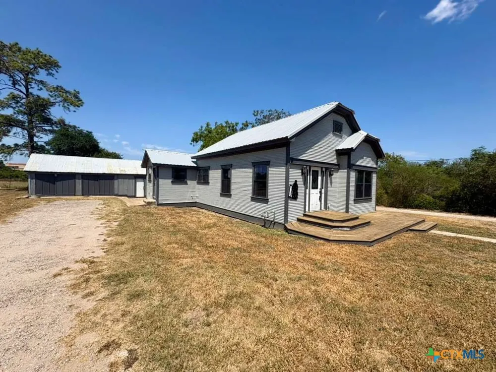 134 E North Street Goliad, TX 77963